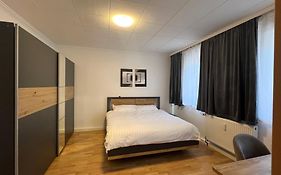 Bequemes Zimmer In Moderner Unterkunft My Pension Duisburg